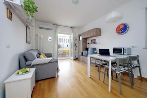 Smart TV - Silvia's flat by Domus&Dimore (Rome)