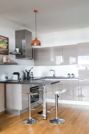 Kühlschrank, Ofen, Herdplatte, Geschirrspüler