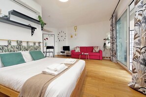 Iron/ironing board, free WiFi, bed sheets