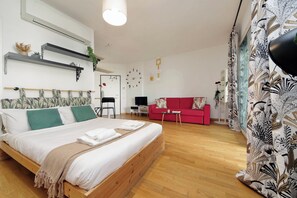 Iron/ironing board, free WiFi, bed sheets