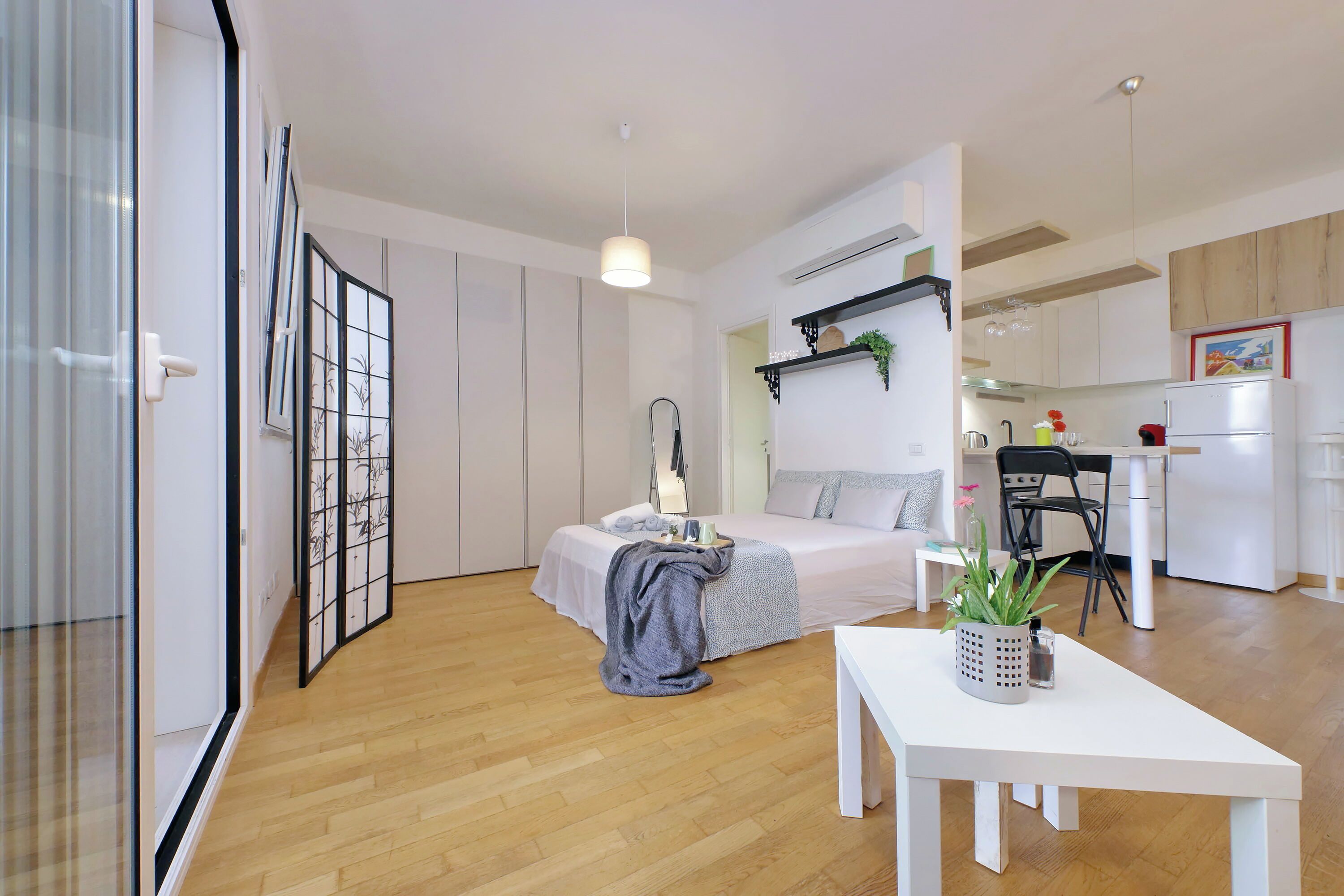 Iron/ironing board, free WiFi, bed sheets