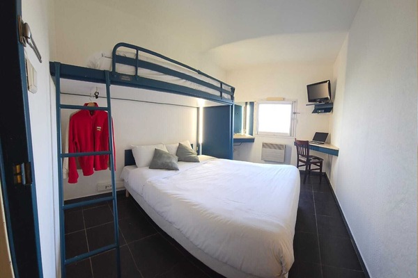 Economy Triple Room | Cribs/infant beds, free WiFi, bed sheets