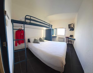 Economy Triple Room | Free WiFi