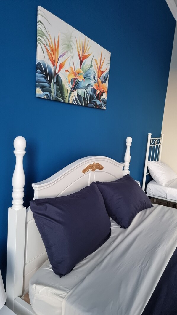 2 bedrooms, iron/ironing board, internet, bed sheets