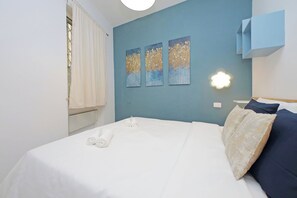 1 habitación, tabla de planchar con plancha, wifi gratis y ropa de cama