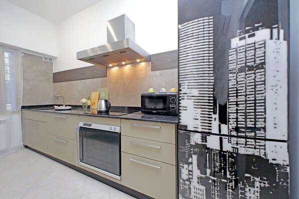 Fridge, microwave, oven, stovetop