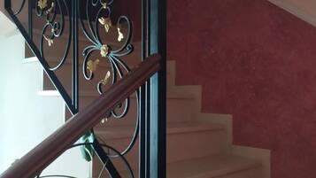 House, 5 Bedrooms, Smoking, Private Pool | Interior