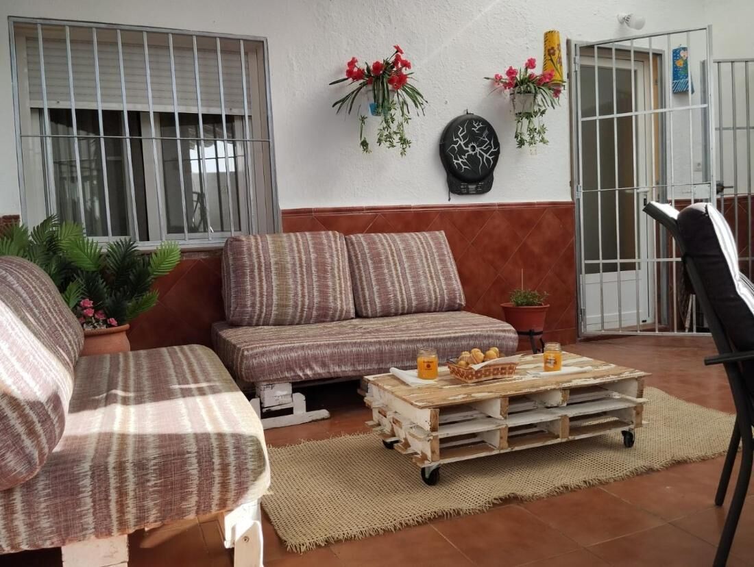 House, 5 Bedrooms, Smoking, Private Pool | Living room