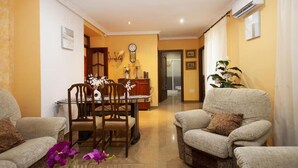 Casa, 5 habitaciones, fumadores, piscina privada | Comedor