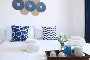 2 bedrooms, iron/ironing board, bed sheets