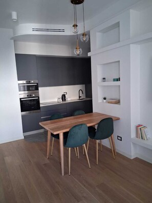 Dining - Golden Suite Apartment (Roma)