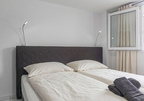 Iron/ironing board, free WiFi, bed sheets