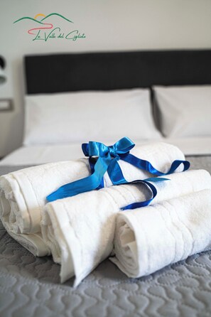 Deluxe Double Room, Balcony | Free minibar, desk, free WiFi, bed sheets