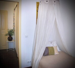 2 chambres, fer et planche à repasser, accès Internet, draps fournis