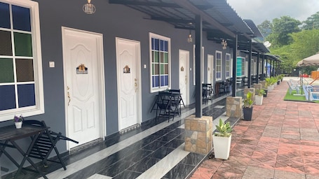 Bahagian luar. Capital O 91205 Palong Hill Chalet