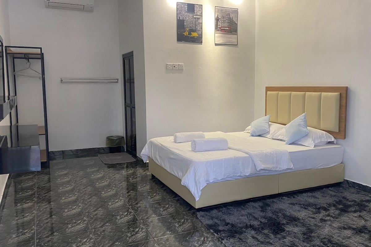 Deluxe Double Room | Free WiFi, bed sheets