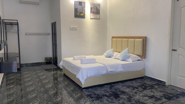 Deluxe Double Room | Free WiFi, bed sheets
