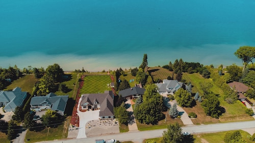 Lakeside Landing - Swim Spa & Waterfront