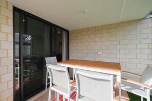 Outdoor dining - Spacious Modern Family Home Close to Swan Valley (Bennett Springs)