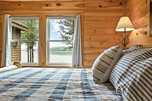3 quartos, ferros/tábuas de passar roupa, berço de viagem