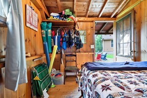 3 chambres, fer et planche à repasser, lit de bébé portatif