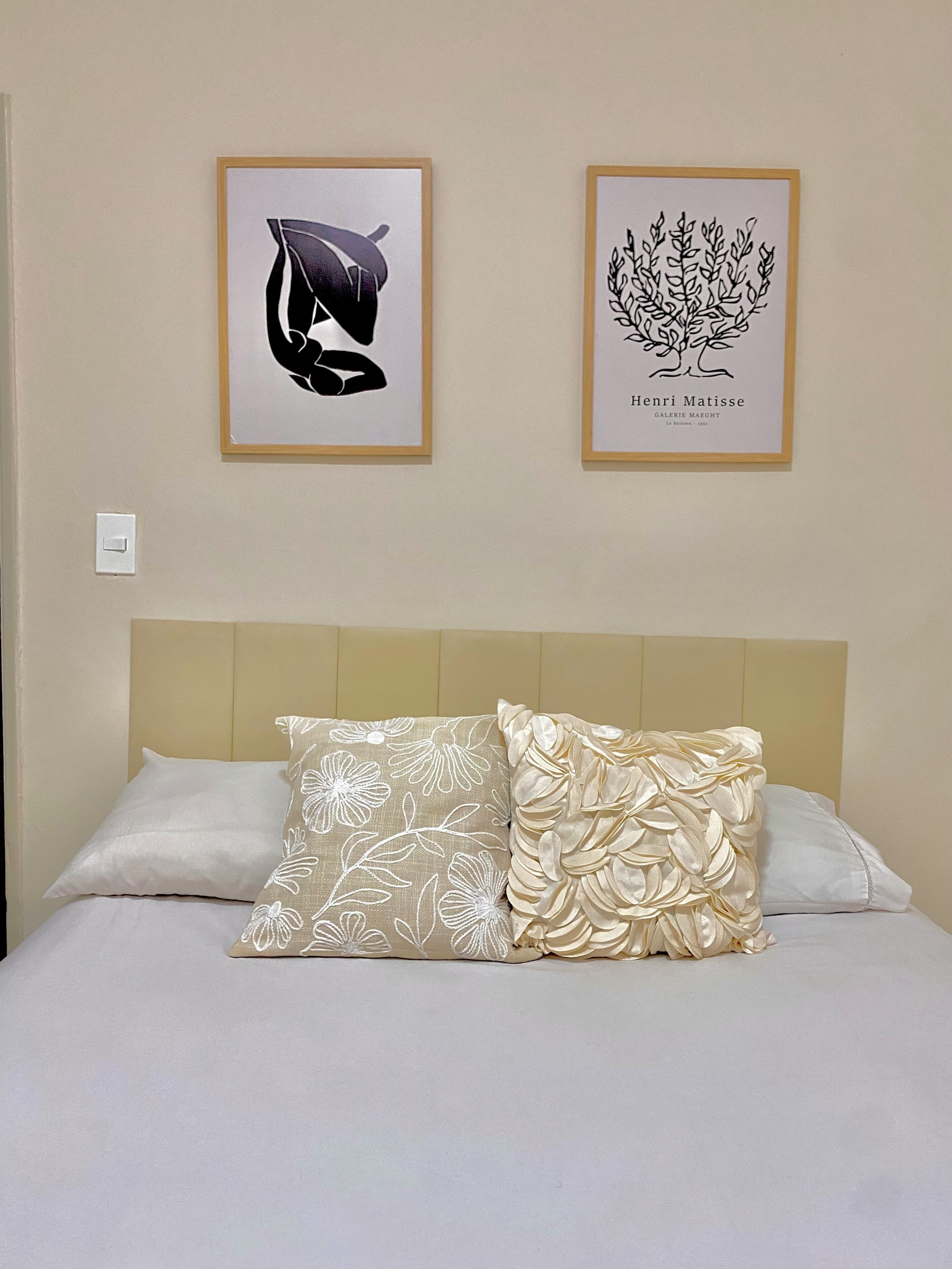 Tabla de planchar con plancha, Internet, ropa de cama