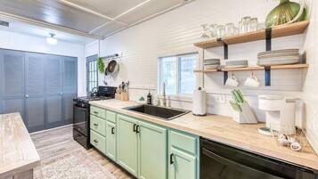 Frigorífic, microones, forn i placa de cuina