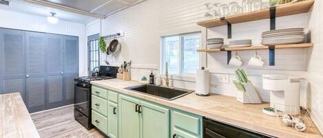 Frigorífic, microones, forn i placa de cuina