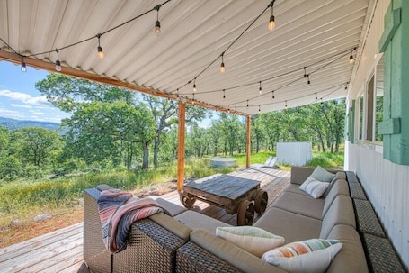 Terrace/patio. Yosemite Boho Bungalow, Pet Friendly + Mtn Views!