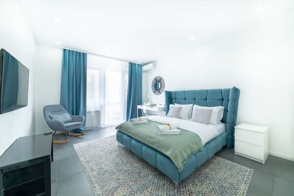 2 habitaciones, tabla de planchar con plancha y cuna de viaje