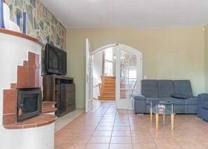 Smart TV - Gorgeous Room in Shared Villa w/ Free Parking (Wien)