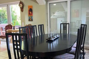 Dining - Gorgeous Room in Shared Villa w/ Free Parking (Vienna)