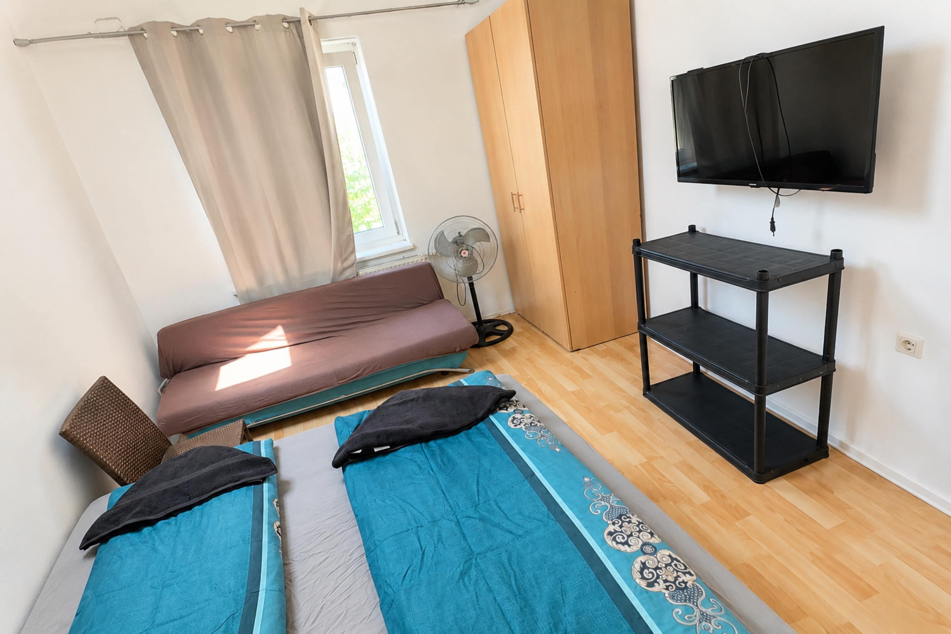 1 bedroom, iron/ironing board, WiFi (free), bed sheets