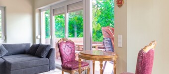Gorgeous Room in Shared Villa w/ Free Parking