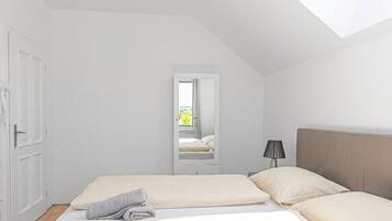 Bügeleisen/Bügelbrett, kostenloses WLAN, Bettwäsche