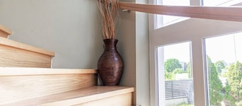 Gorgeous Room in Shared Villa w/ Free Parking