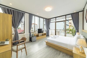 Deluxe Double Room, Balcony, City View | Desk, laptop workspace, blackout drapes, soundproofing - Peaceful 2 Hotel (Vientiane)