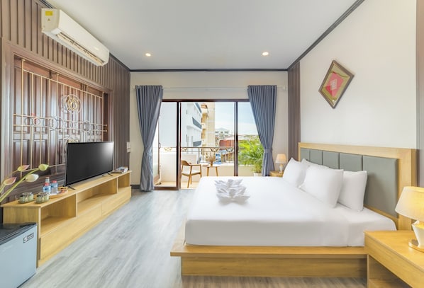 Deluxe Double Room, Balcony, City View | Desk, laptop workspace, blackout drapes, iron/ironing board