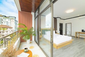 Deluxe Double Room, Balcony, City View | Desk, laptop workspace, blackout drapes, soundproofing - Peaceful 2 Hotel (Vientiane)