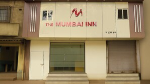 A building with a sign reading "The Mumbai Inn". - GLITZ PRIME MUMBAI INN (Mumbai)
