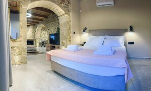 Argiro Retreat | One-Bedroom Traditional Apartment with Terrace | Iron/ironing board, free WiFi, bed sheets - 3A Tree Traditional Houses (Archanes-Asterousia)