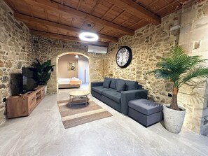 Argiro Retreat | One-Bedroom Traditional Apartment with Terrace | Living area - 3A Tree Traditional Houses (Archanes-Asterousia)