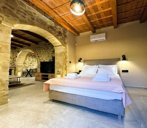 Argiro Retreat | One-Bedroom Traditional Apartment with Terrace | Iron/ironing board, free WiFi, bed sheets - 3A Tree Traditional Houses (Archanes-Asterousia)