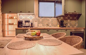 Argiro Retreat | One-Bedroom Traditional Apartment with Terrace | 私人厨房
