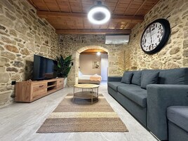 Argiro Retreat | One-Bedroom Traditional Apartment with Terrace | Zona de estar