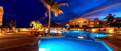 2 outdoor pools