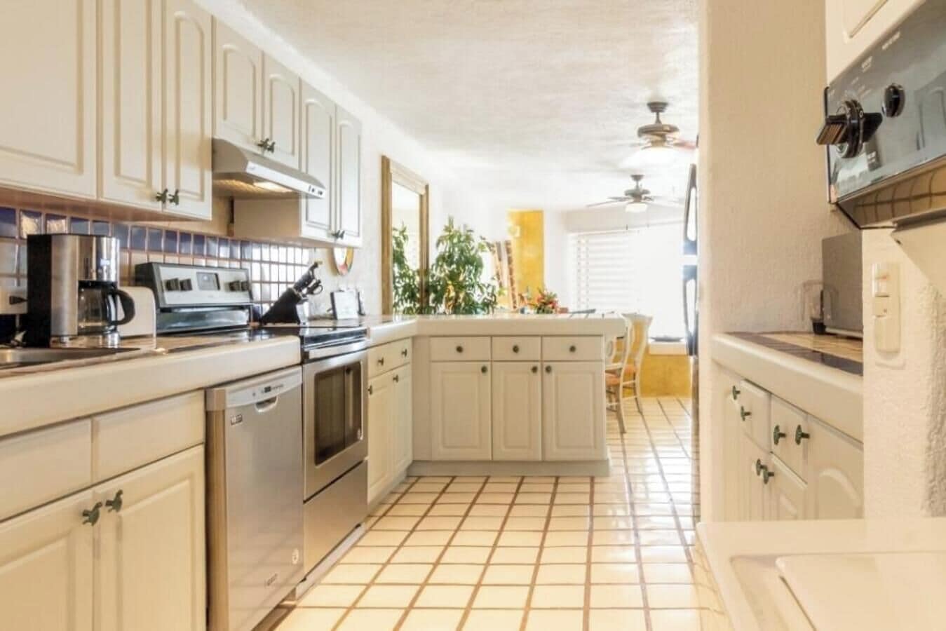 大型雪櫃/冰箱、微波爐、焗爐、爐具