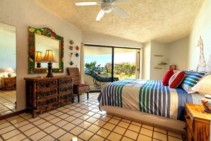 Appartement, 2 chambres, patio, en face de la plage | Coffre-fort, décor unique, ameublement unique