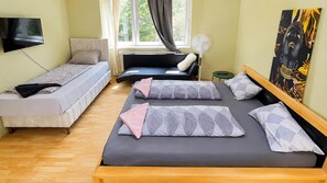 1 bedroom, iron/ironing board, WiFi, bed sheets - Beautiful Room in Shared Villa | Garden & Parking (Wien)