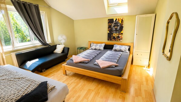 1 bedroom, iron/ironing board, WiFi, bed sheets - Beautiful Room in Shared Villa | Garden & Parking (Wien)